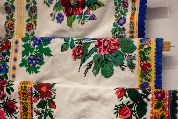 Ręcznie wyszywany obrus